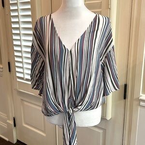 LUQ top. Small. Tie front . Very cute. Worn once. EUC no flaws